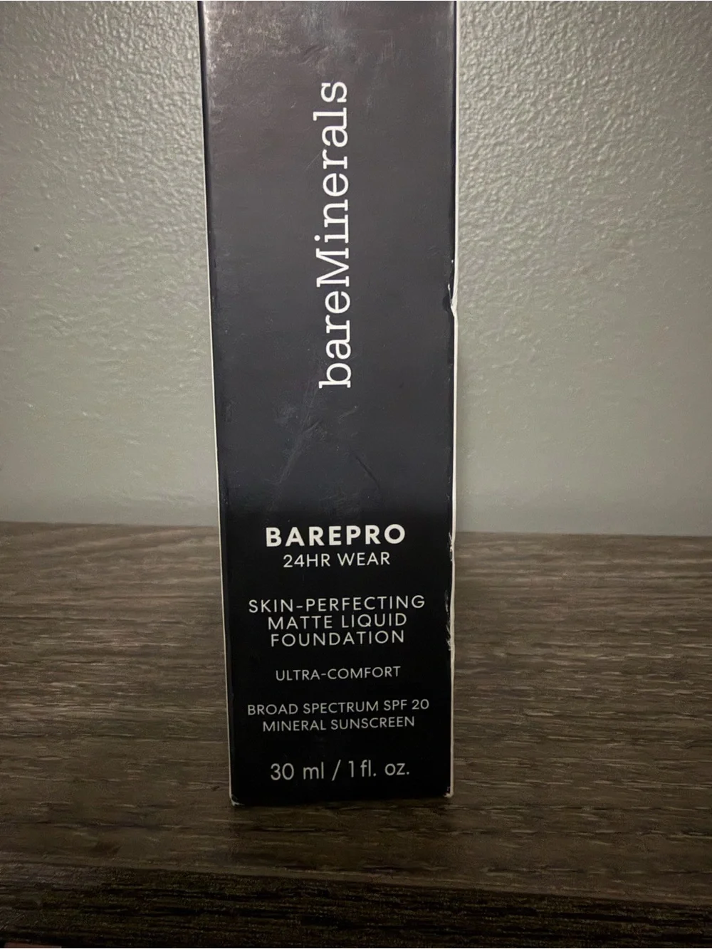 bareMinerals BAREPRO Matte Liquid Foundation — Light 20 Warm
